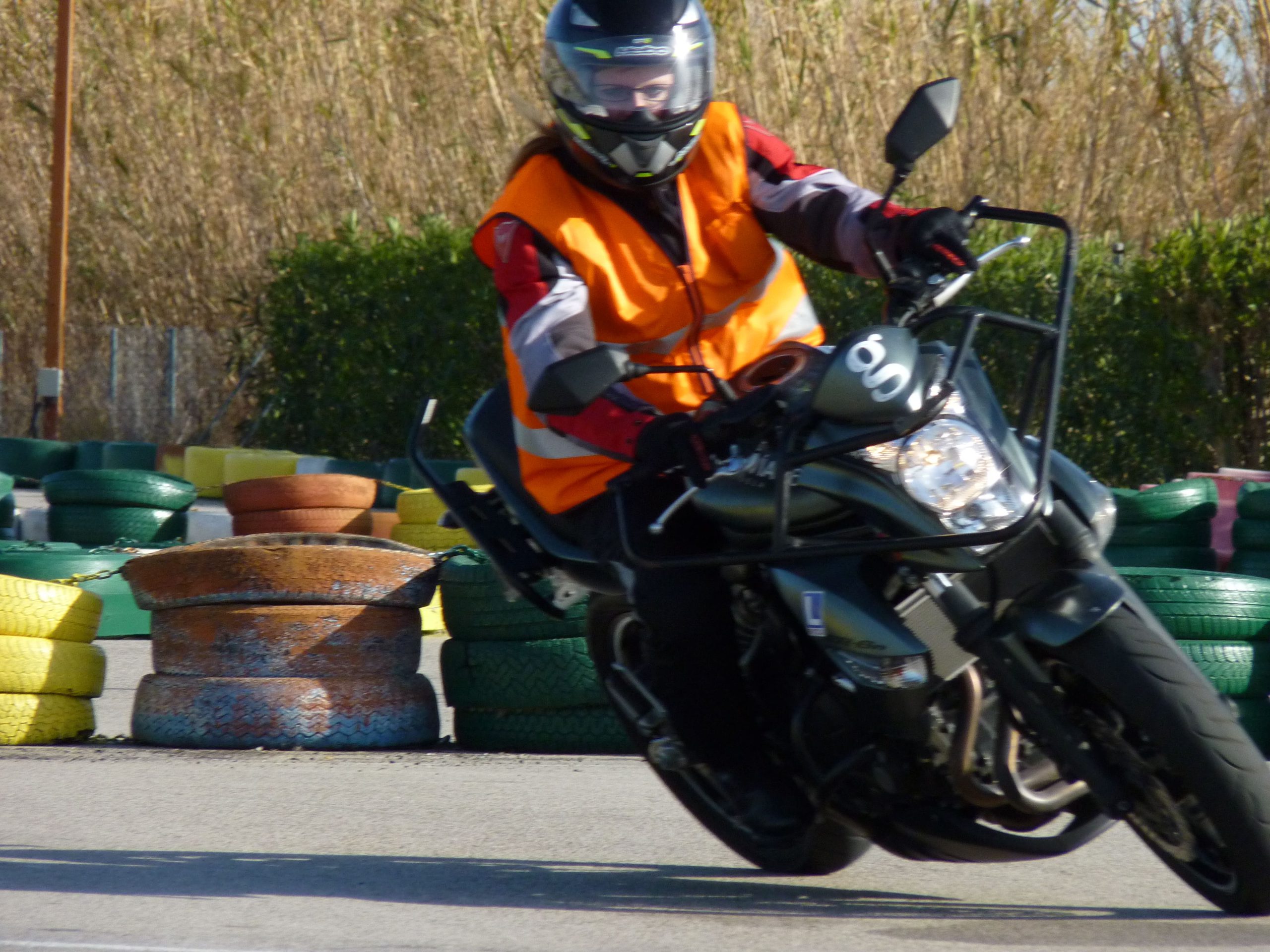 Autoescuela para sacar carnet de moto en Valencia -Pack A1