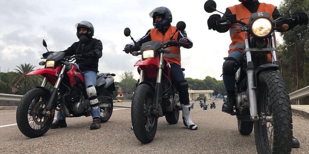 Autoescuela para sacar carnet A1 en Valencia -Grupo