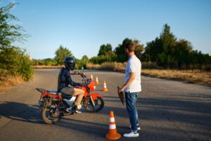 autoescuela para sacar carnet a2 en valencia - instructor