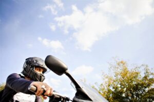 cursos de conduccion segura en moto en valencia - motociclista