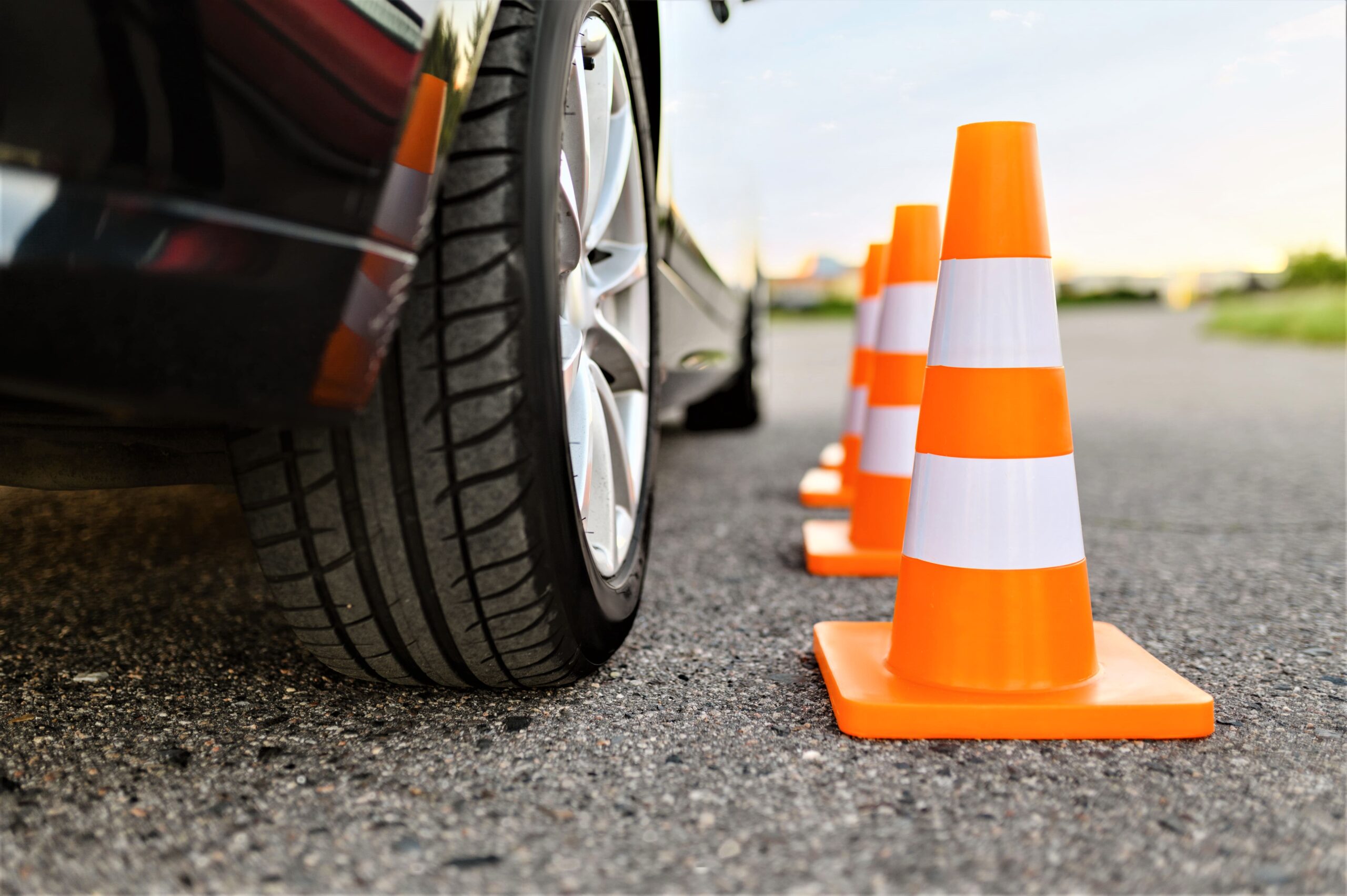 cursos de conduccion en valencia - conos coche