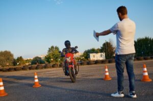 Cursos permiso A en Valencia - conos