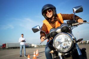 Sacar carnet de moto para oposiciones policía nacional en Valencia - casco