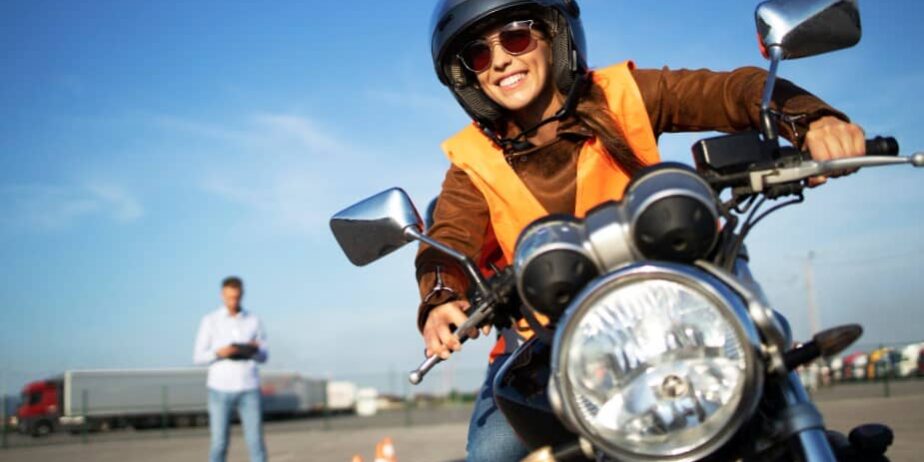 Sacar carnet de moto para oposiciones policía nacional en Valencia - casco