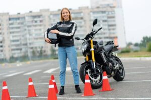 Sacar carnet de moto para oposiciones policía nacional en Valencia - conos