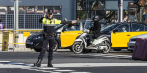 carnet-de-conducir-en-Valencia-policia-pitando