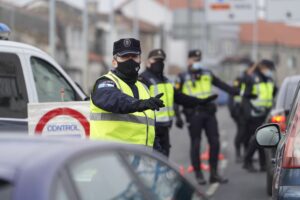 carnet de conducir en valencia - policia parando