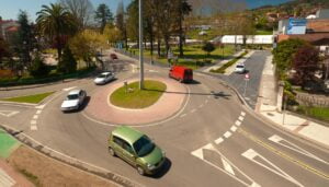 test carnet de conducir - glorieta tres carriles