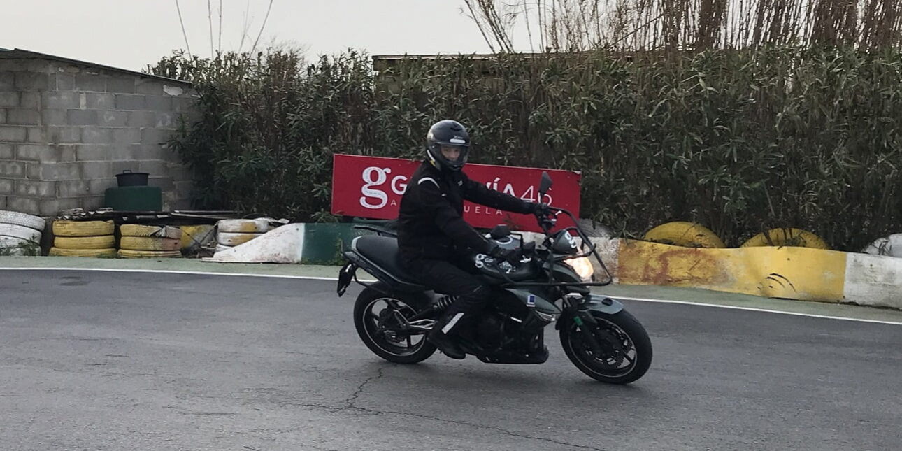 autoescuelas para sacar carnet A en Valencia – gran vía autoescuela para sacar el carnet A1 en Valencia - moto curva