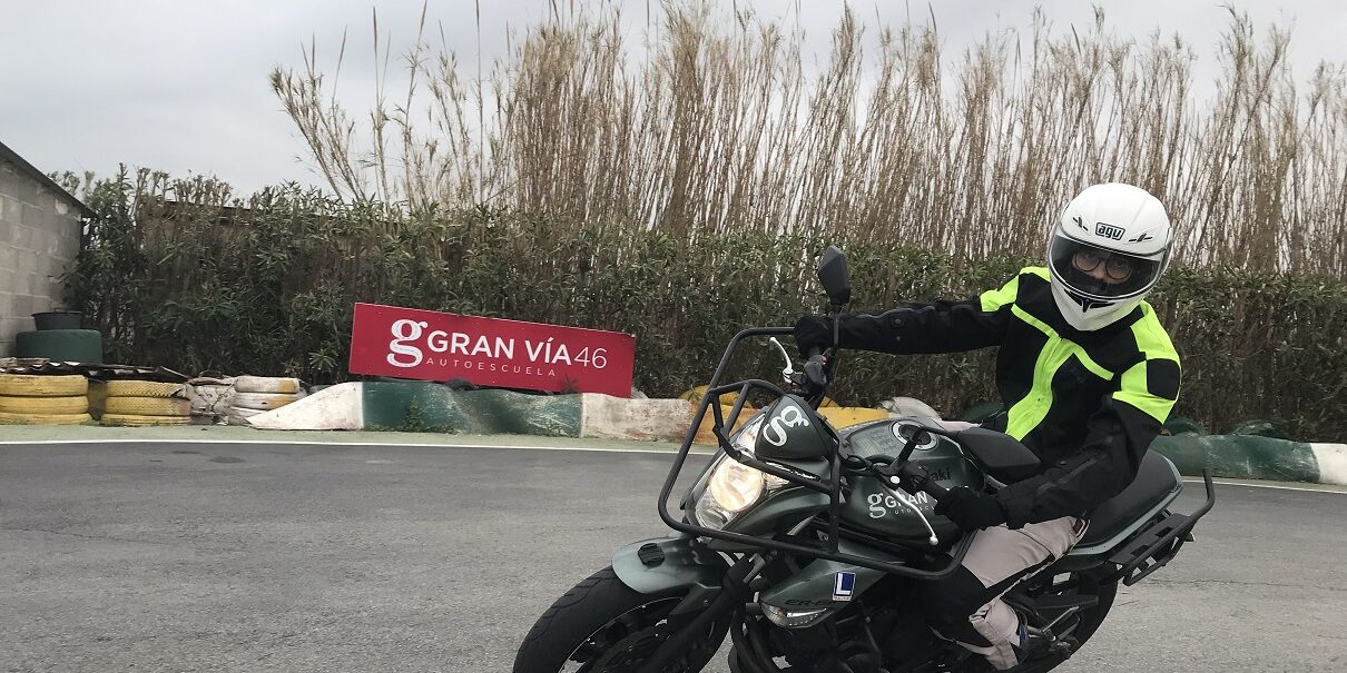 curso conduccion moto valencia - curva