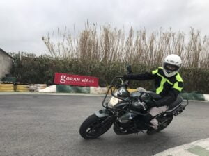 carnet de moto para oposiciones de guardia civil en Valencia - curva