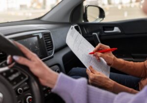 Oferta para sacar carnet de coche en Valencia - Manos